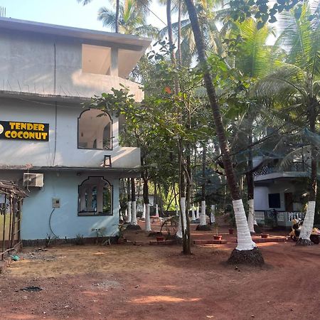 Tender Coconut Morjim Exterior foto
